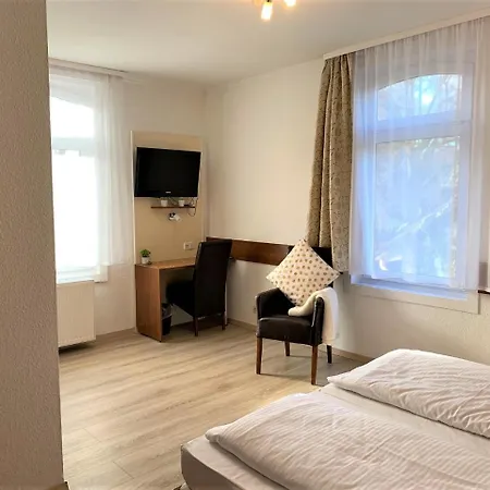 Zum Adler Szálloda 2*